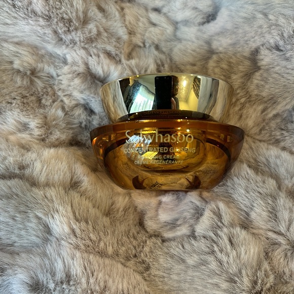 Sulwhasoo Concentrated Ginseng Renewing cream & Sulwhasoo Essential Comfort Kit - Picture 6 of 9